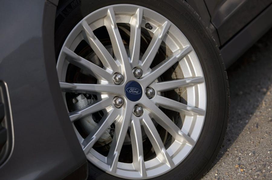  Ford C-Max Hybrid 2013 года  (фото 27 из 35)